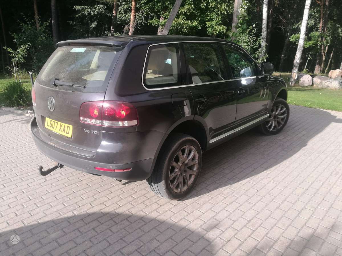Volkswagen Touareg dalimis
