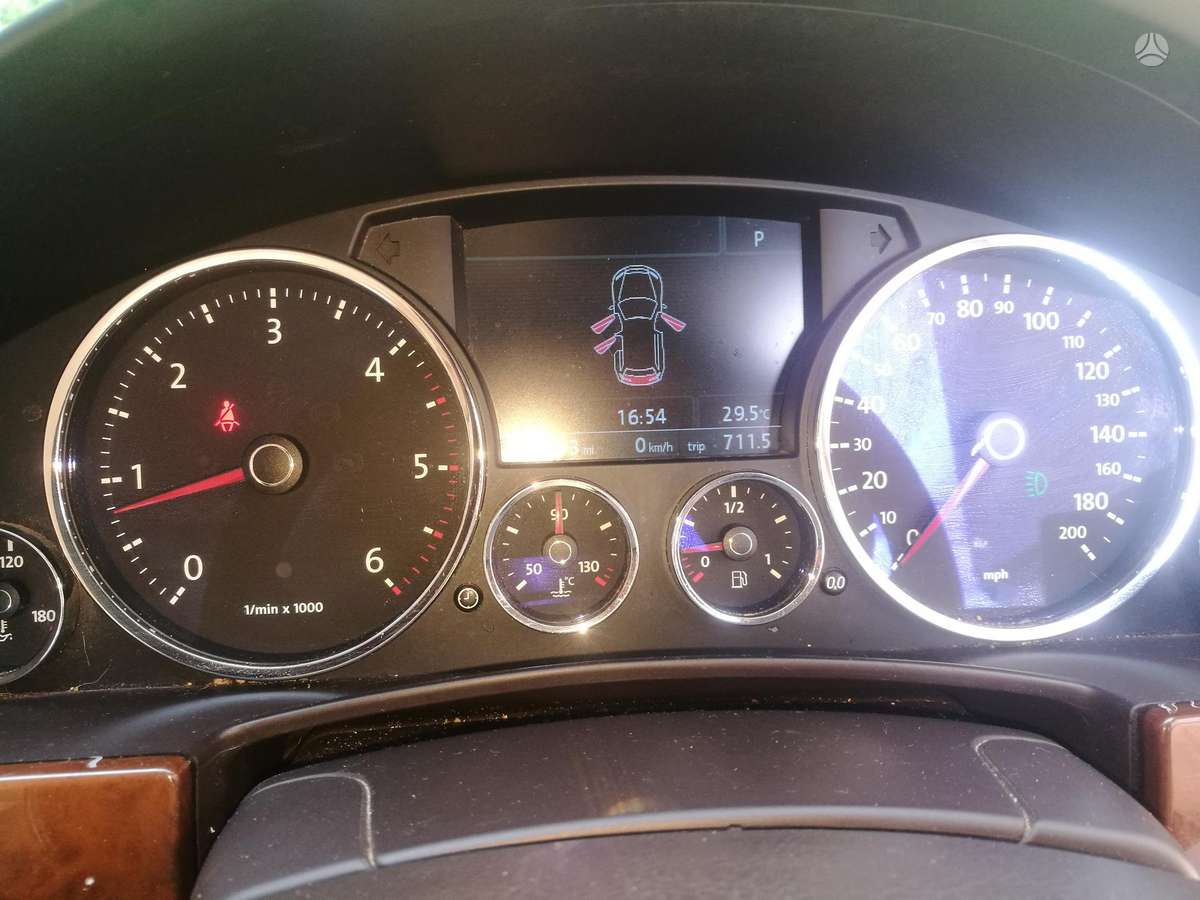 Volkswagen Touareg dalimis