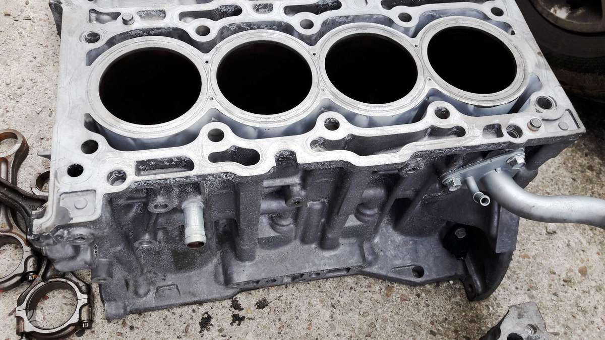 Peugeot 4008, 4N13, variklio detalės