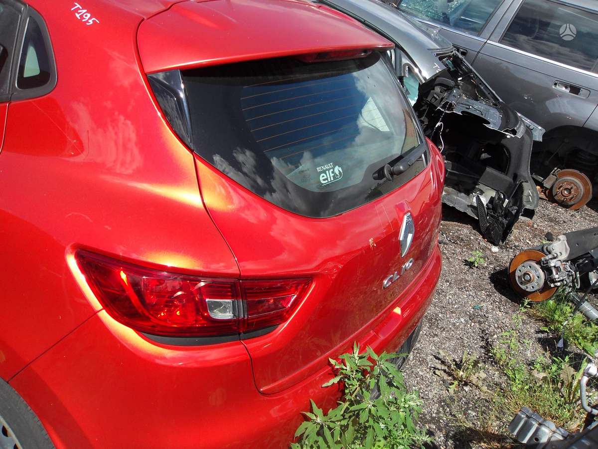Renault Clio dalimis