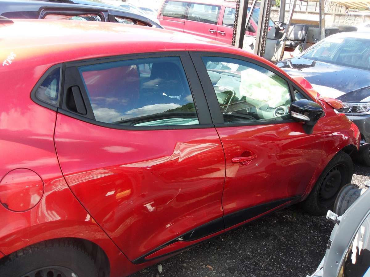 Renault Clio dalimis