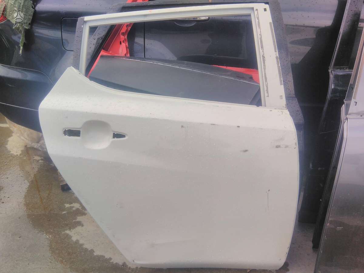 Nissan Leaf doors, front grill
