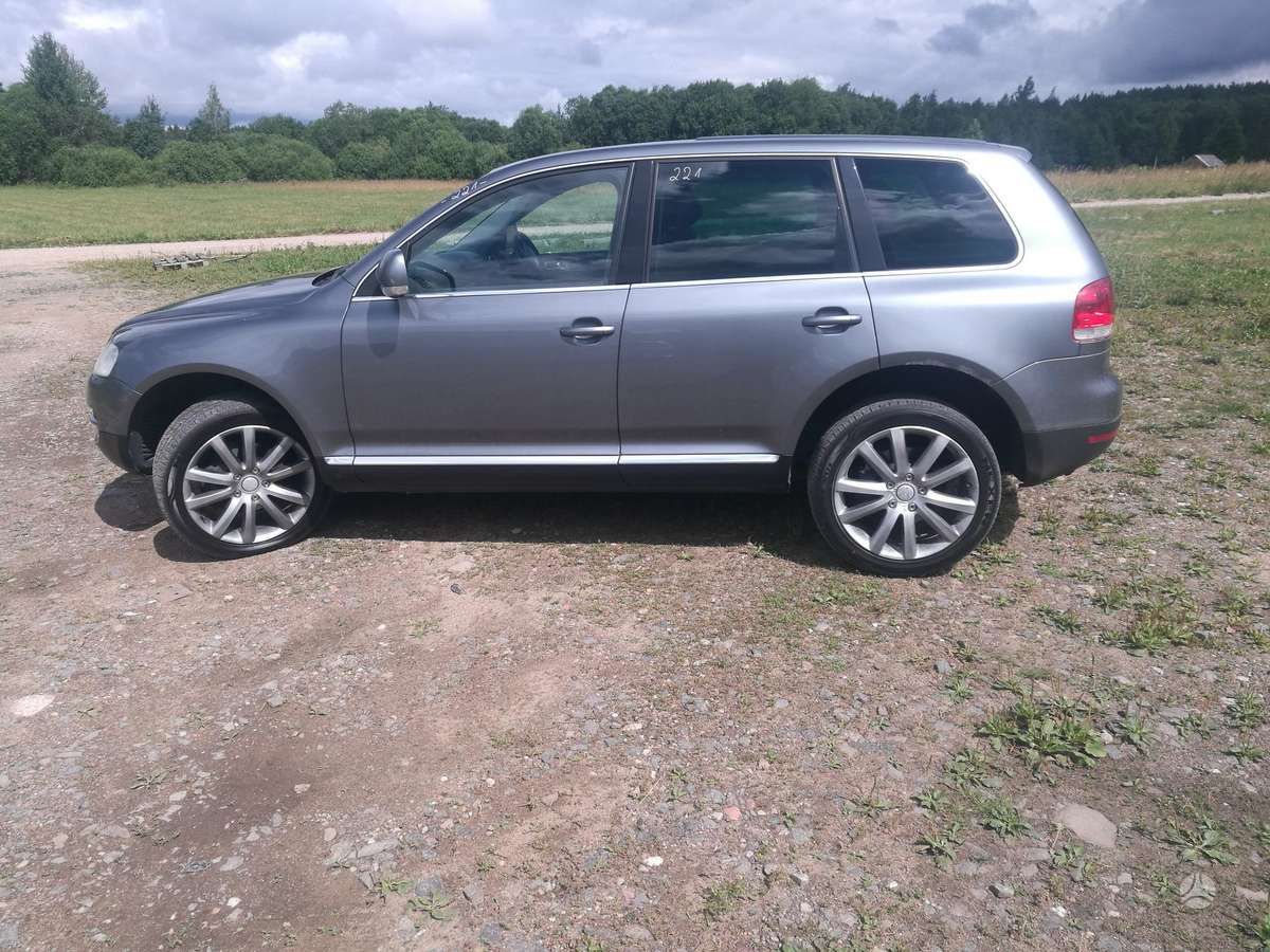 Volkswagen Touareg dalimis