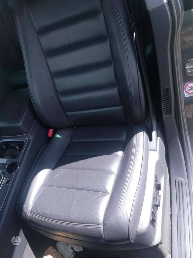 Volkswagen Touareg dalimis