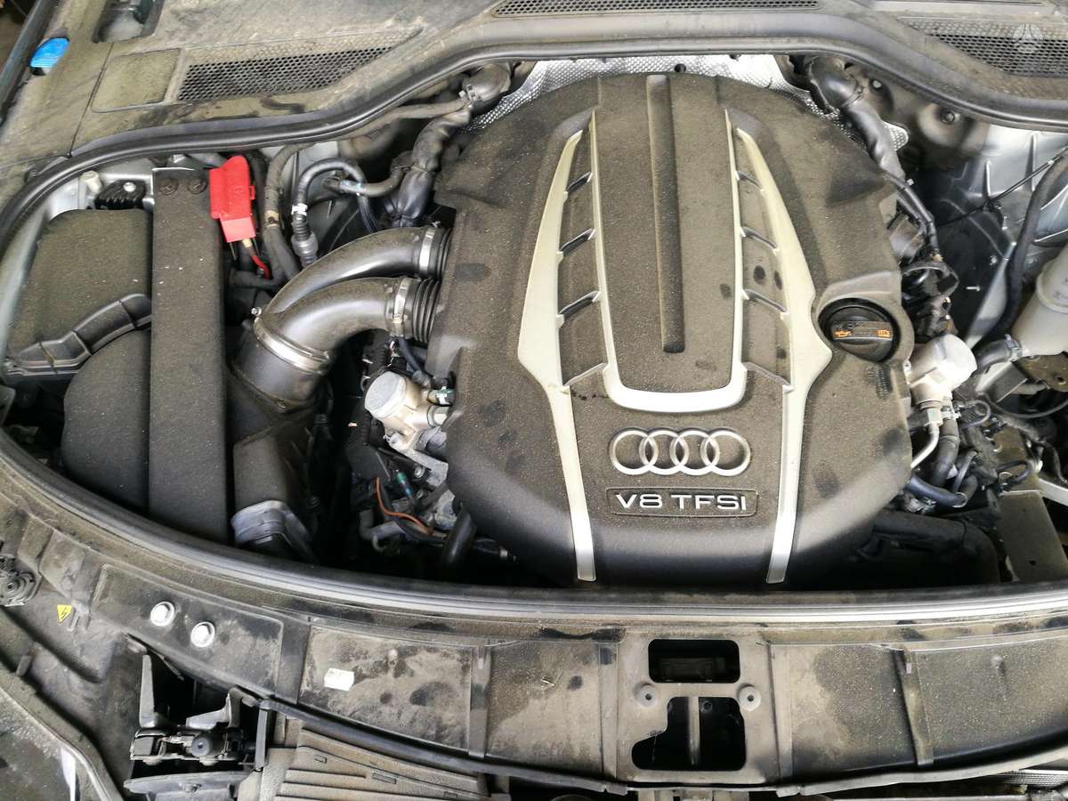 Audi A8 dalimis. 4 0tfsi