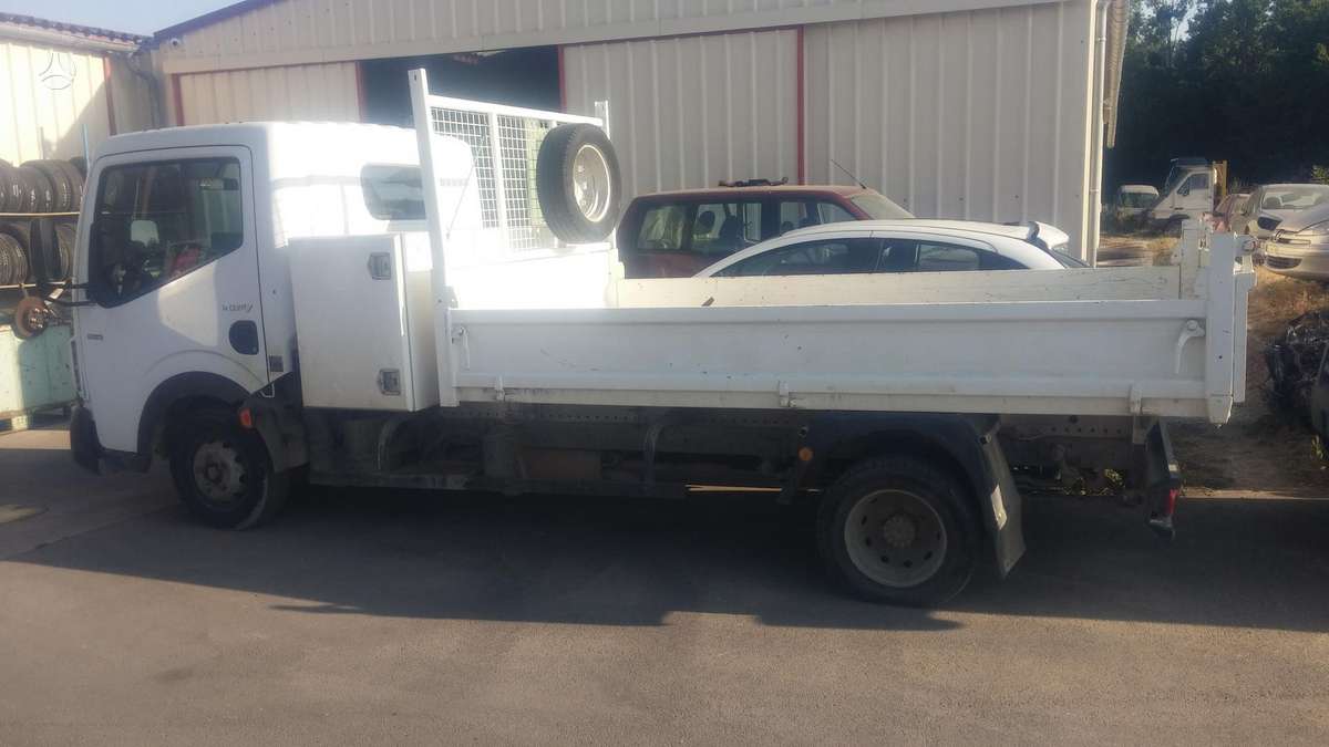 Nissan Cabstar, trucks