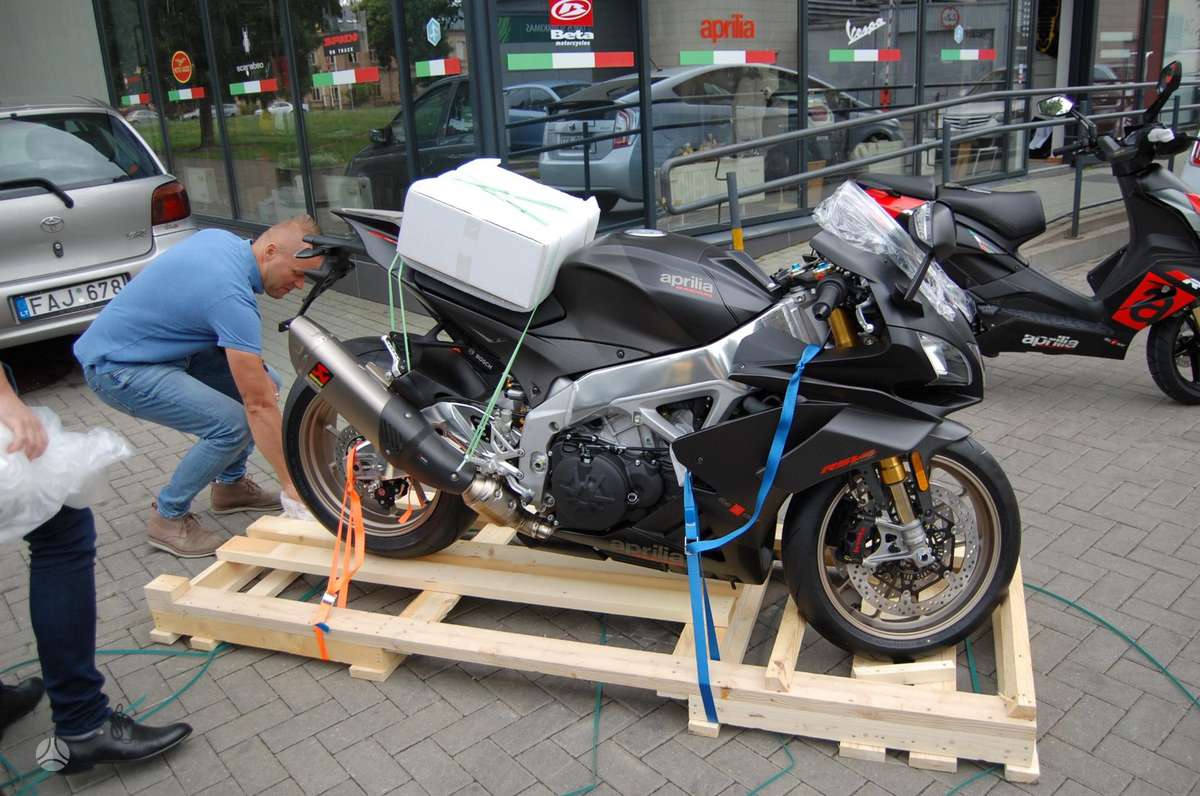 Aprilia RSV 1100cc, superbikes