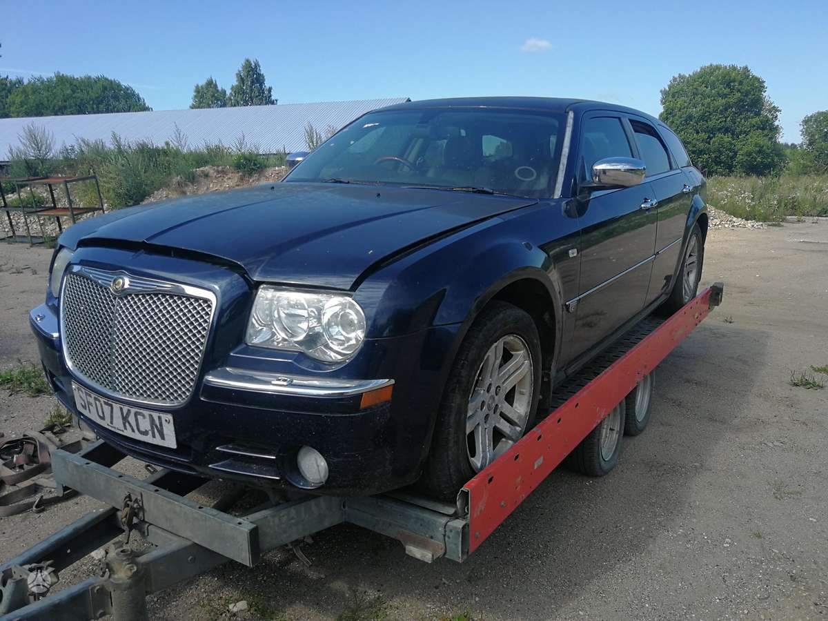 Chrysler 300C по частям