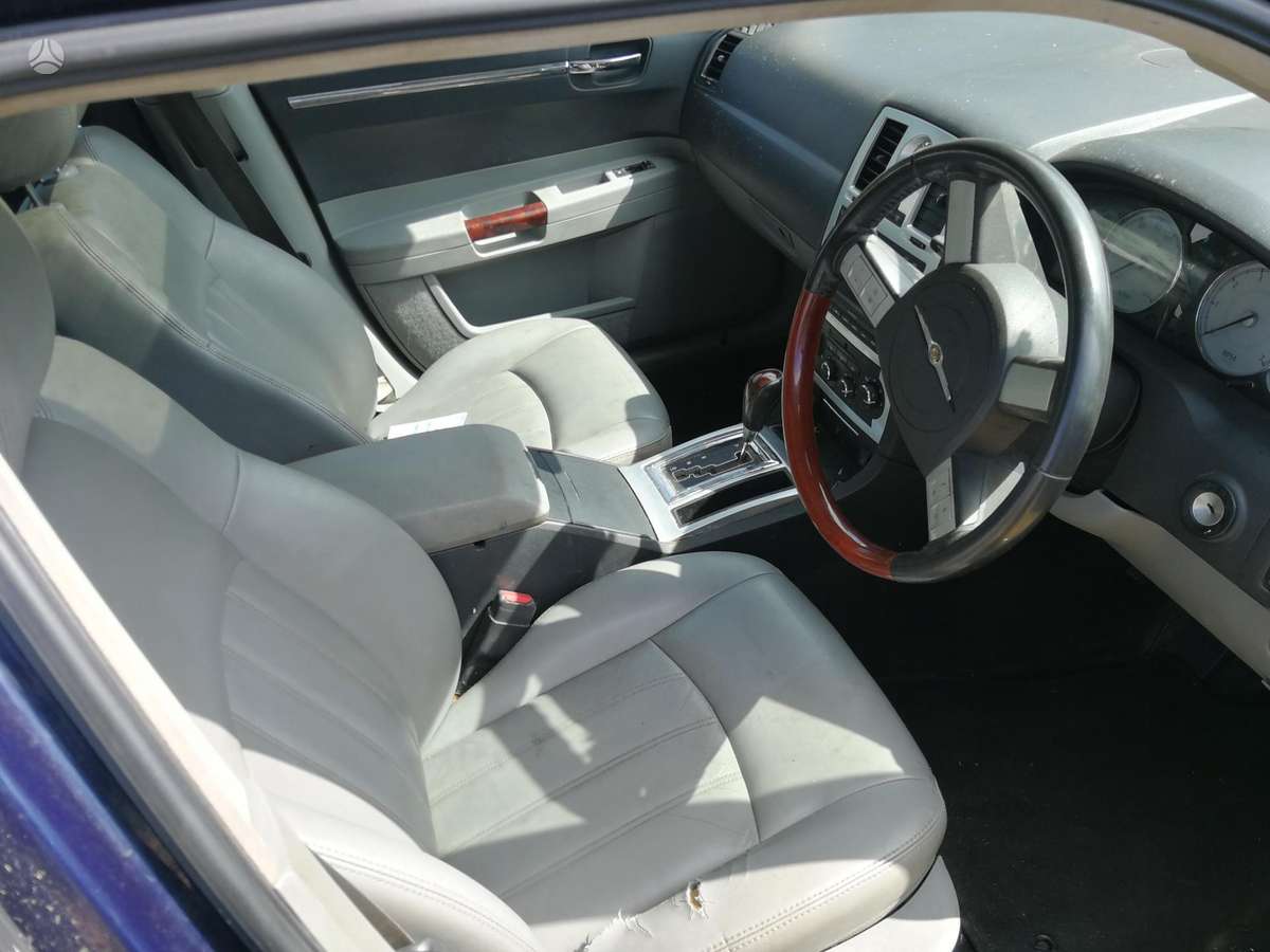 Chrysler 300C dalimis