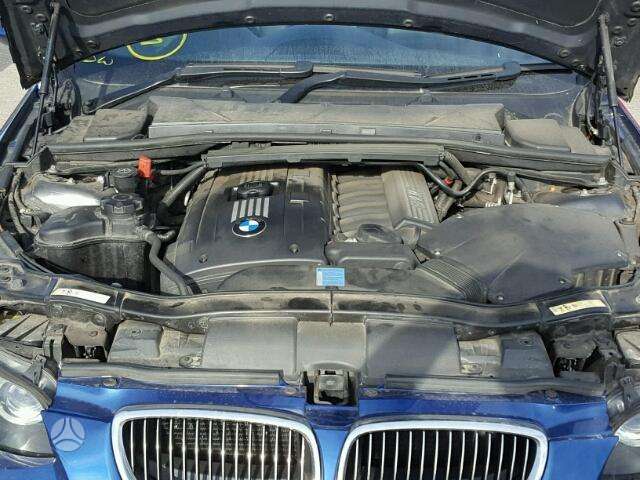 BMW 330 dalimis. Dalimis