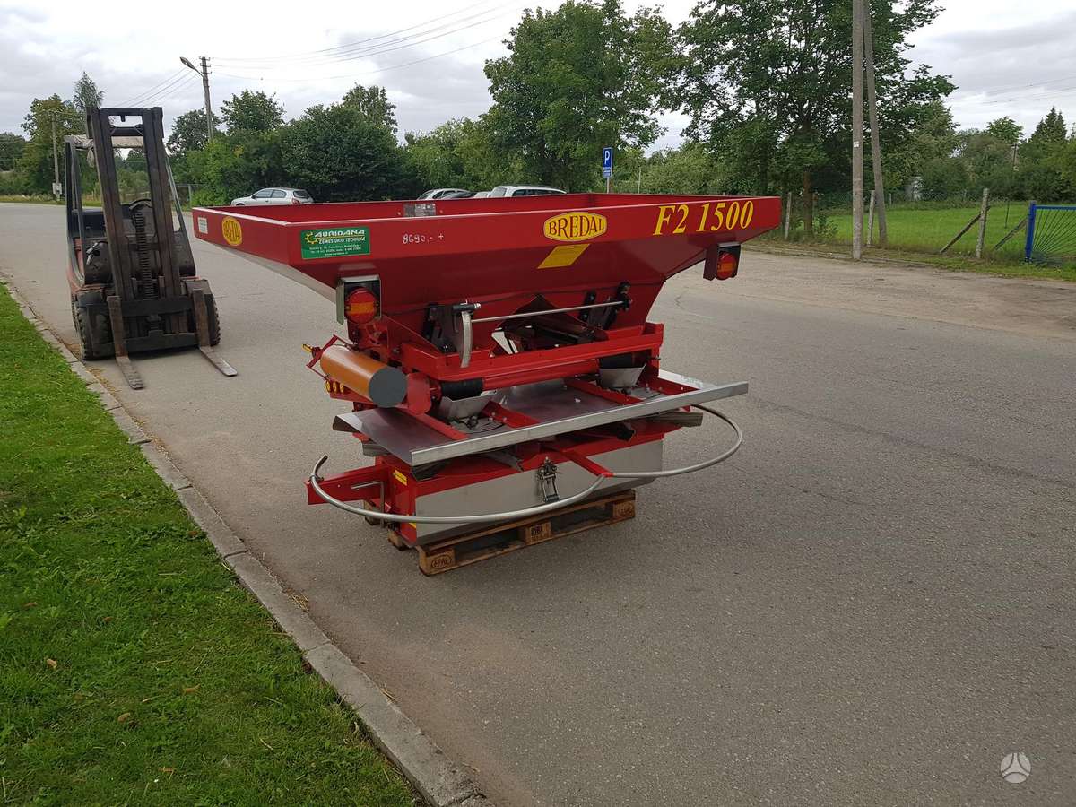 Bredal F2 1500, spreaders