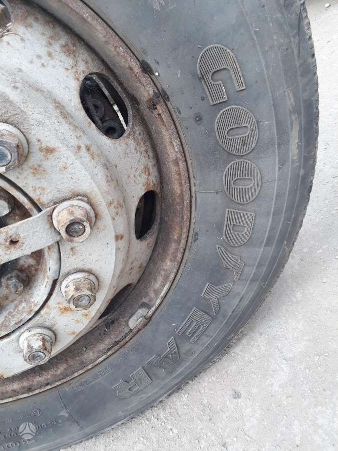 Goodyear, all-season 305/75 R24