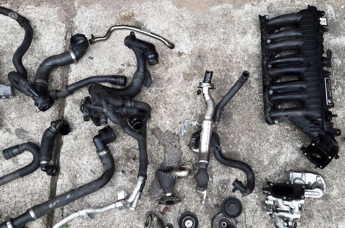 Jaguar XE, 204DTD, engine parts