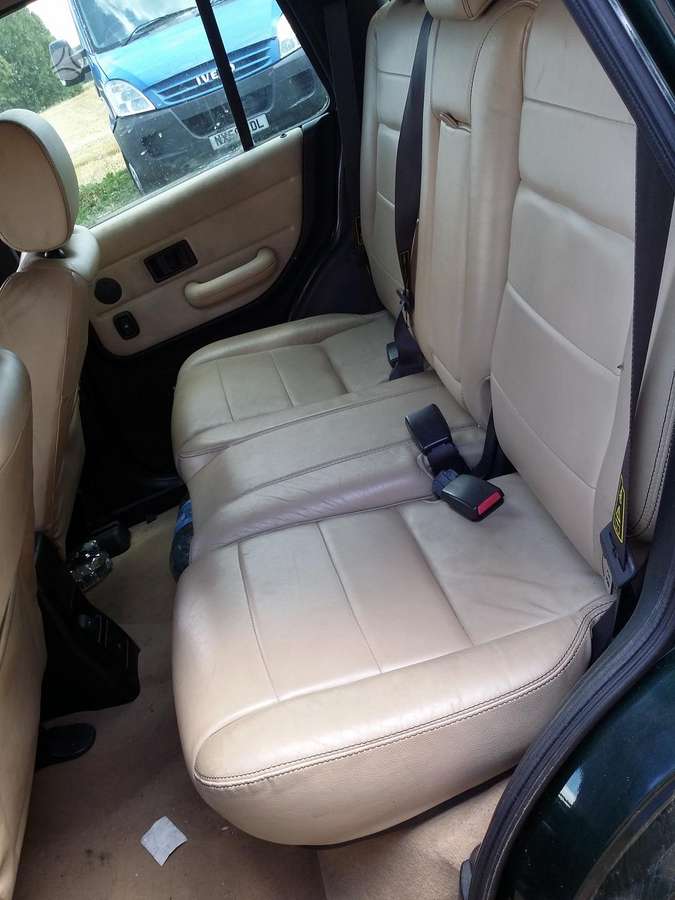Land Rover Freelander dalimis. Anglas dalimis