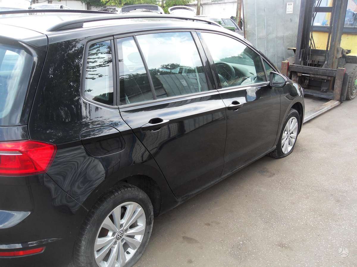 Volkswagen Golf Sportsvan dalimis