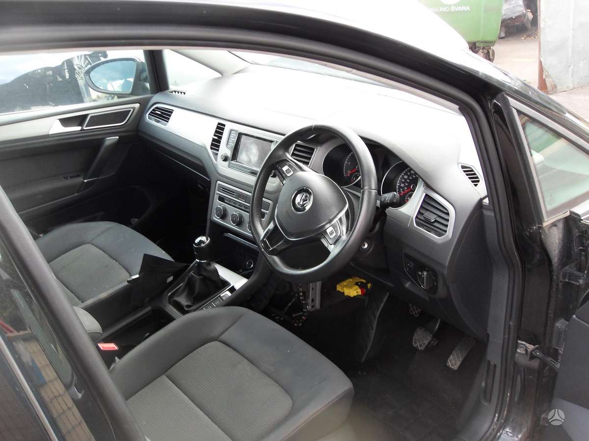 Volkswagen Golf Sportsvan dalimis