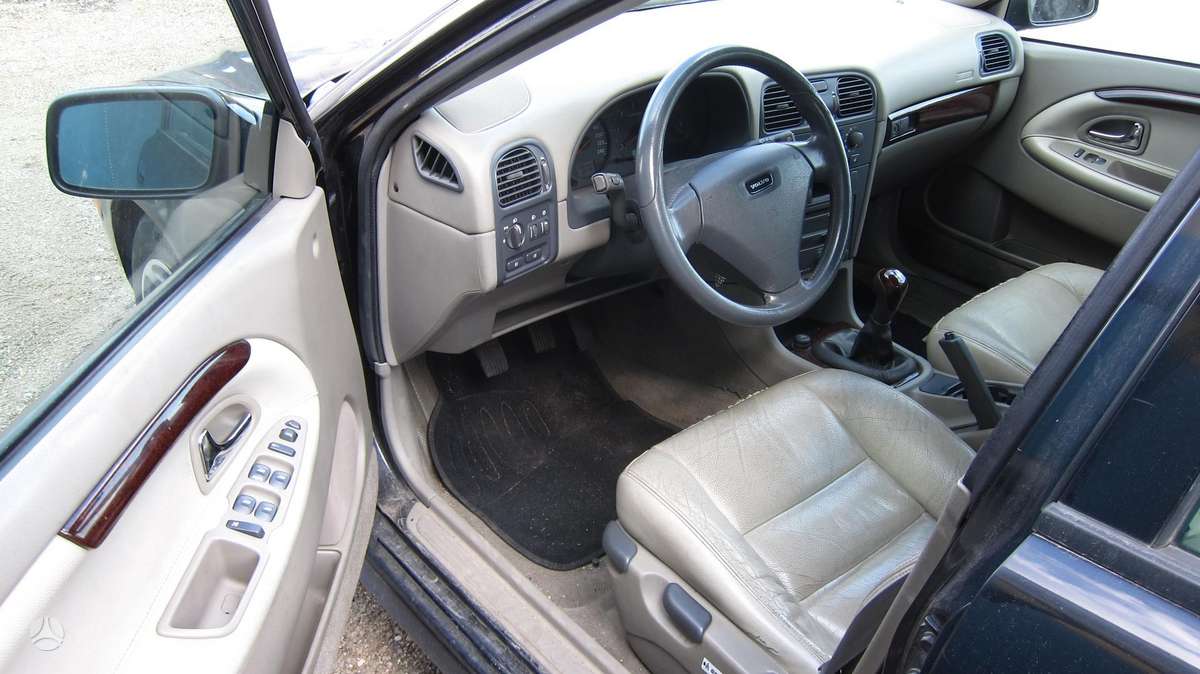 Volvo V40 Dalimis