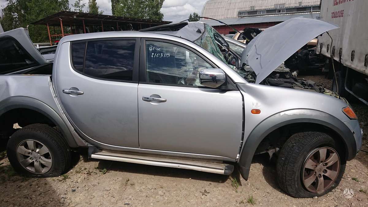 Mitsubishi L200 for parts