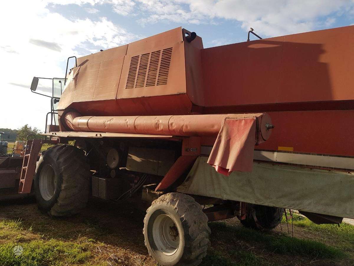 Massey Ferguson MF38, combine harvesters