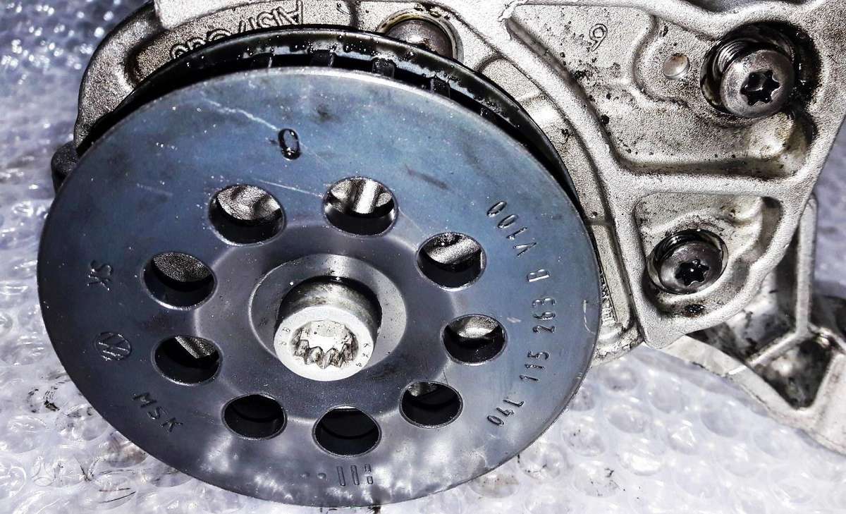 Audi A6, 04L145208J, dzinēja detaļas