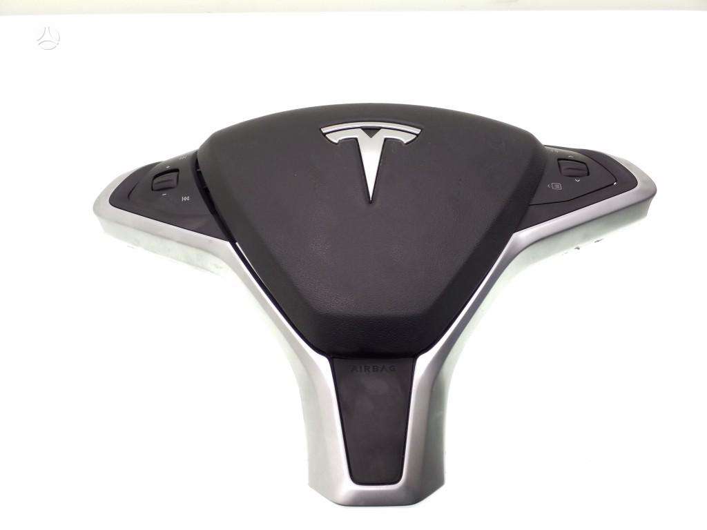 Tesla Model S drošības spilveni