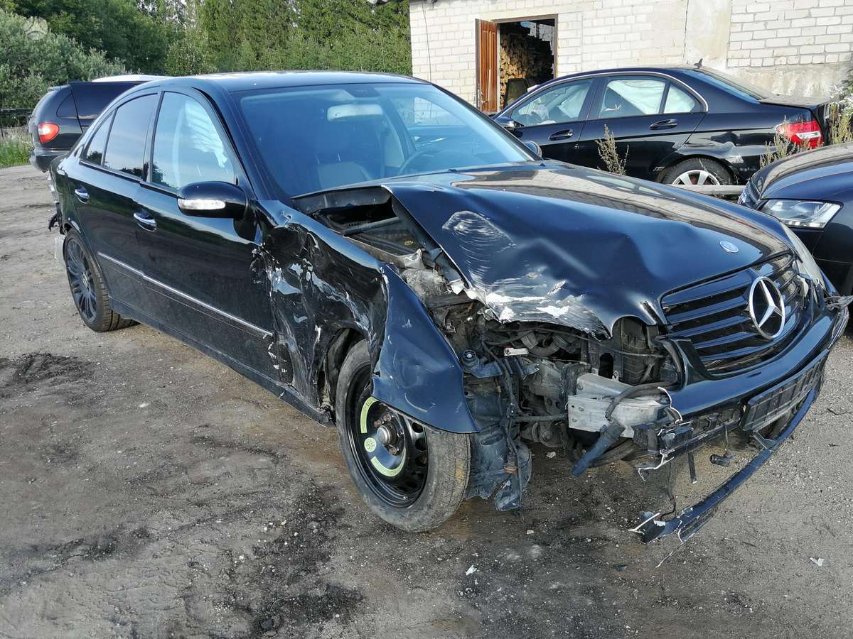 Mercedes-Benz E klasė по частям