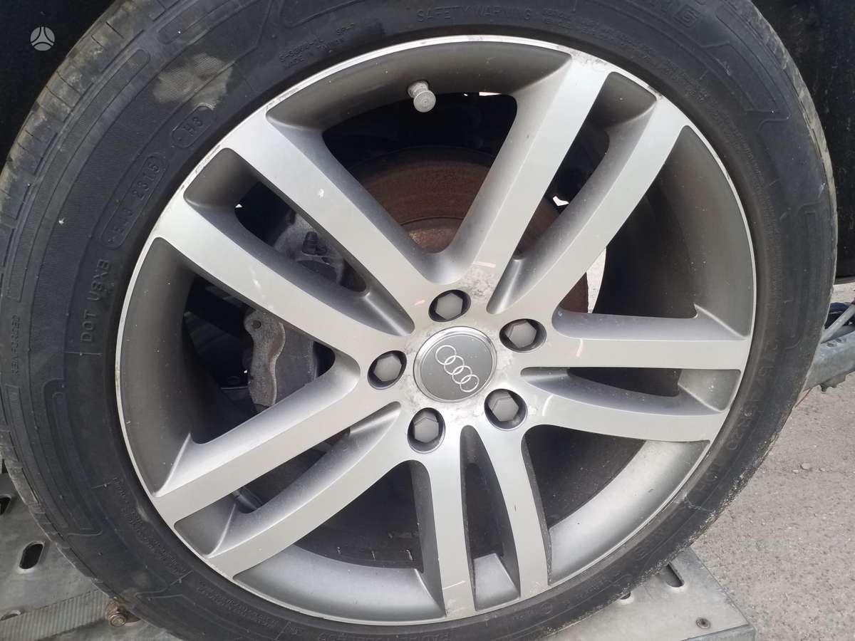 Audi Q7 dalimis