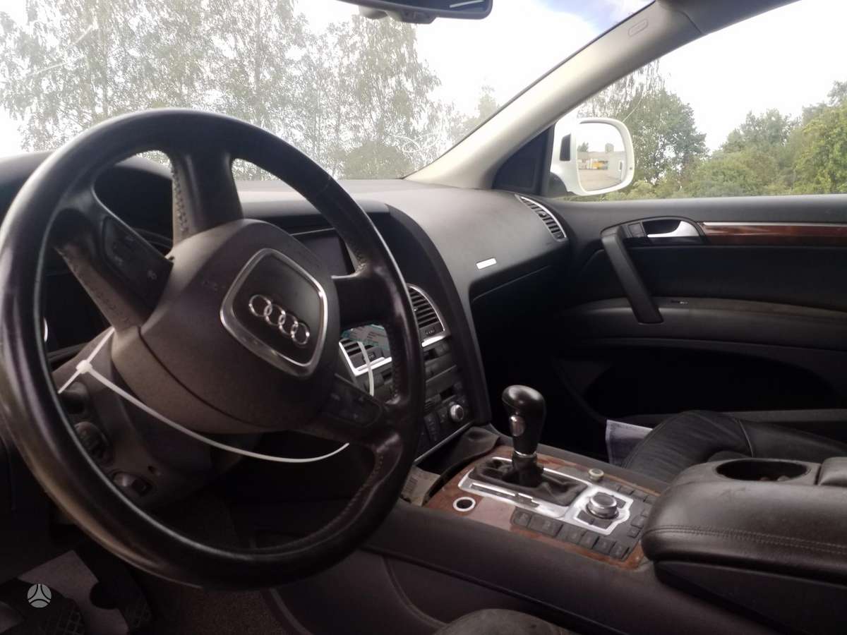 Audi Q7 dalimis