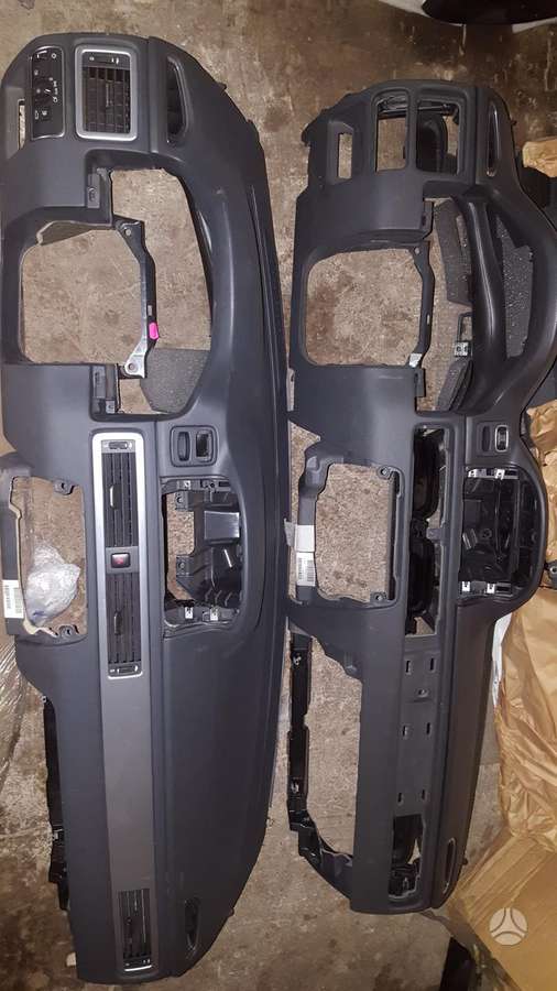 Volvo XC70 lights, front grill