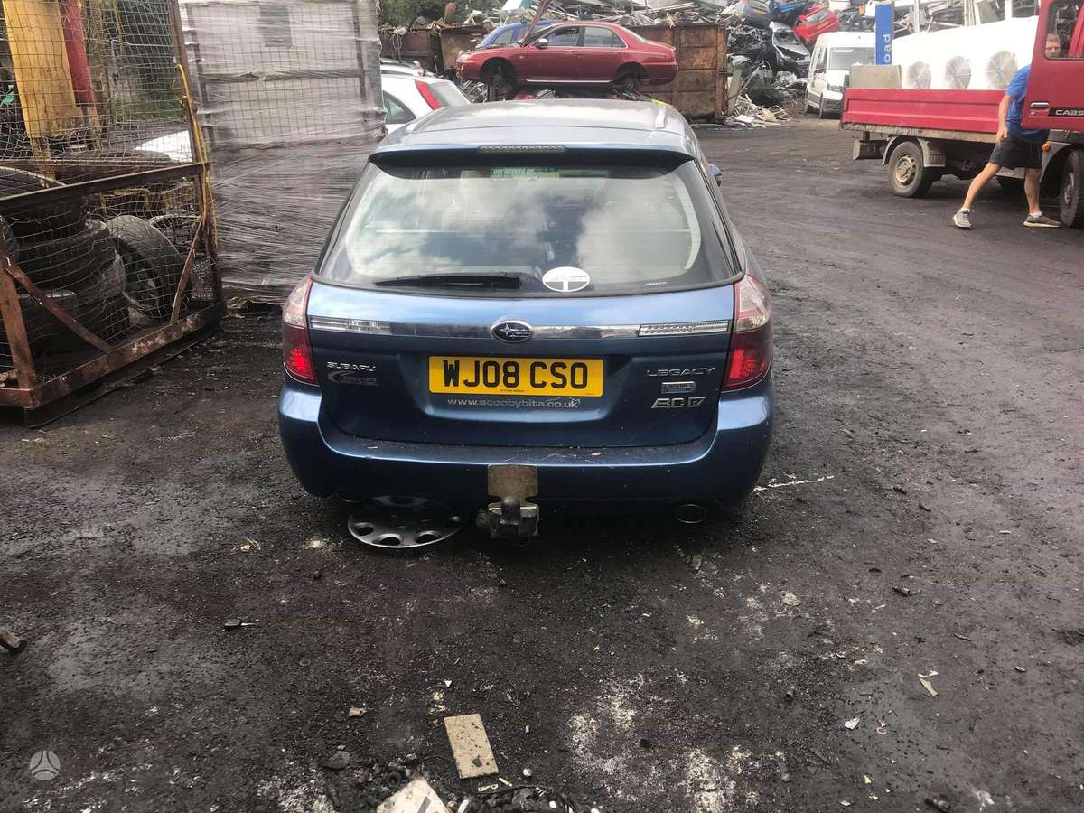 Subaru Legacy dalimis