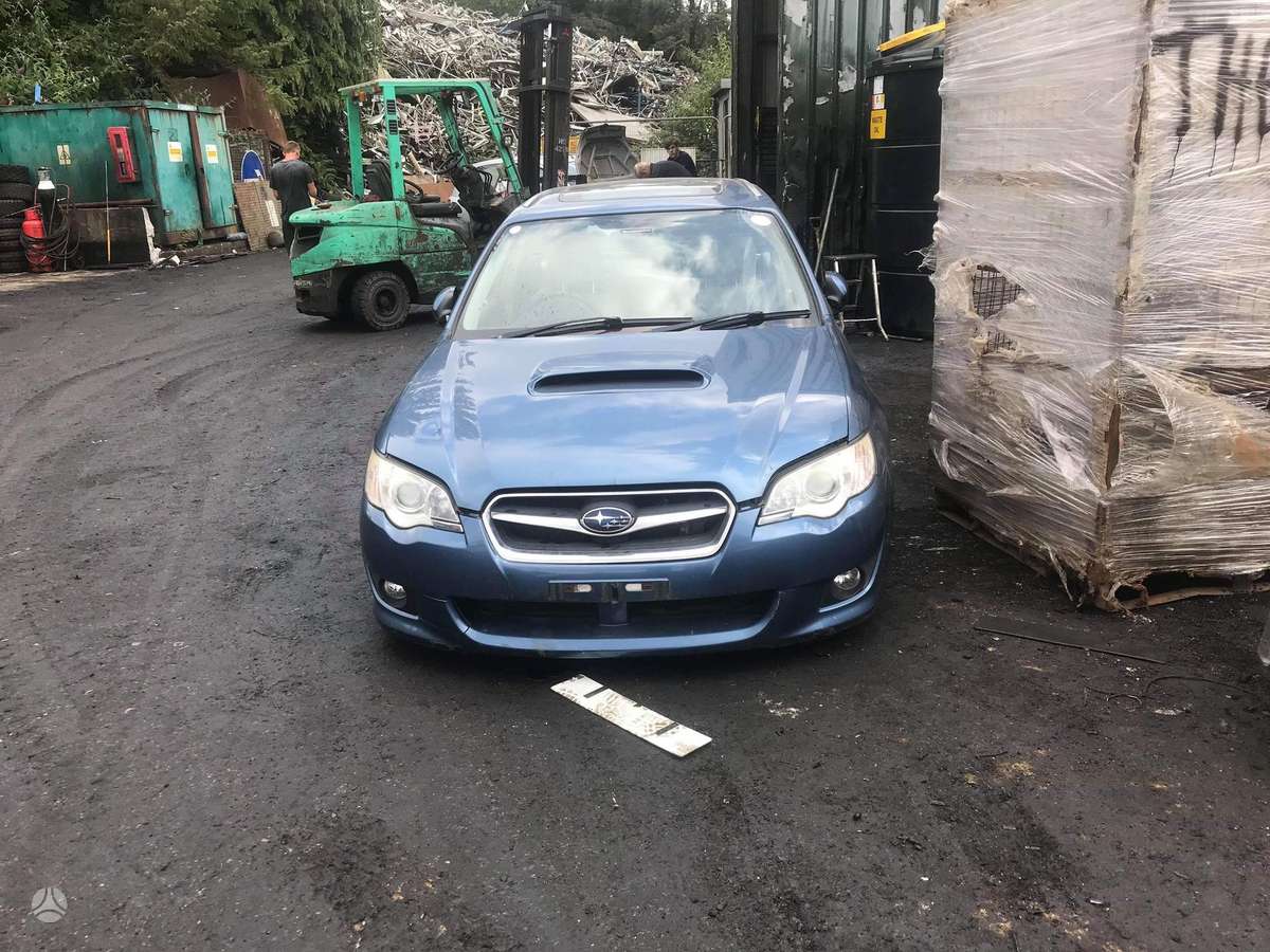 Subaru Legacy dalimis