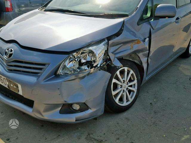 Toyota Verso по частям
