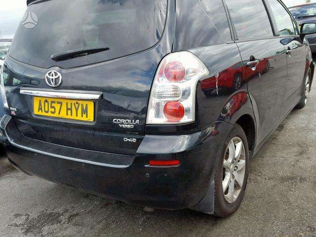 Toyota Corolla Verso по частям