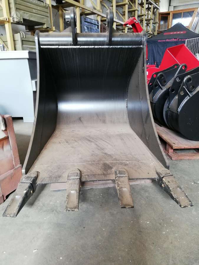 Komatsu WB-93   PW-160, buckets