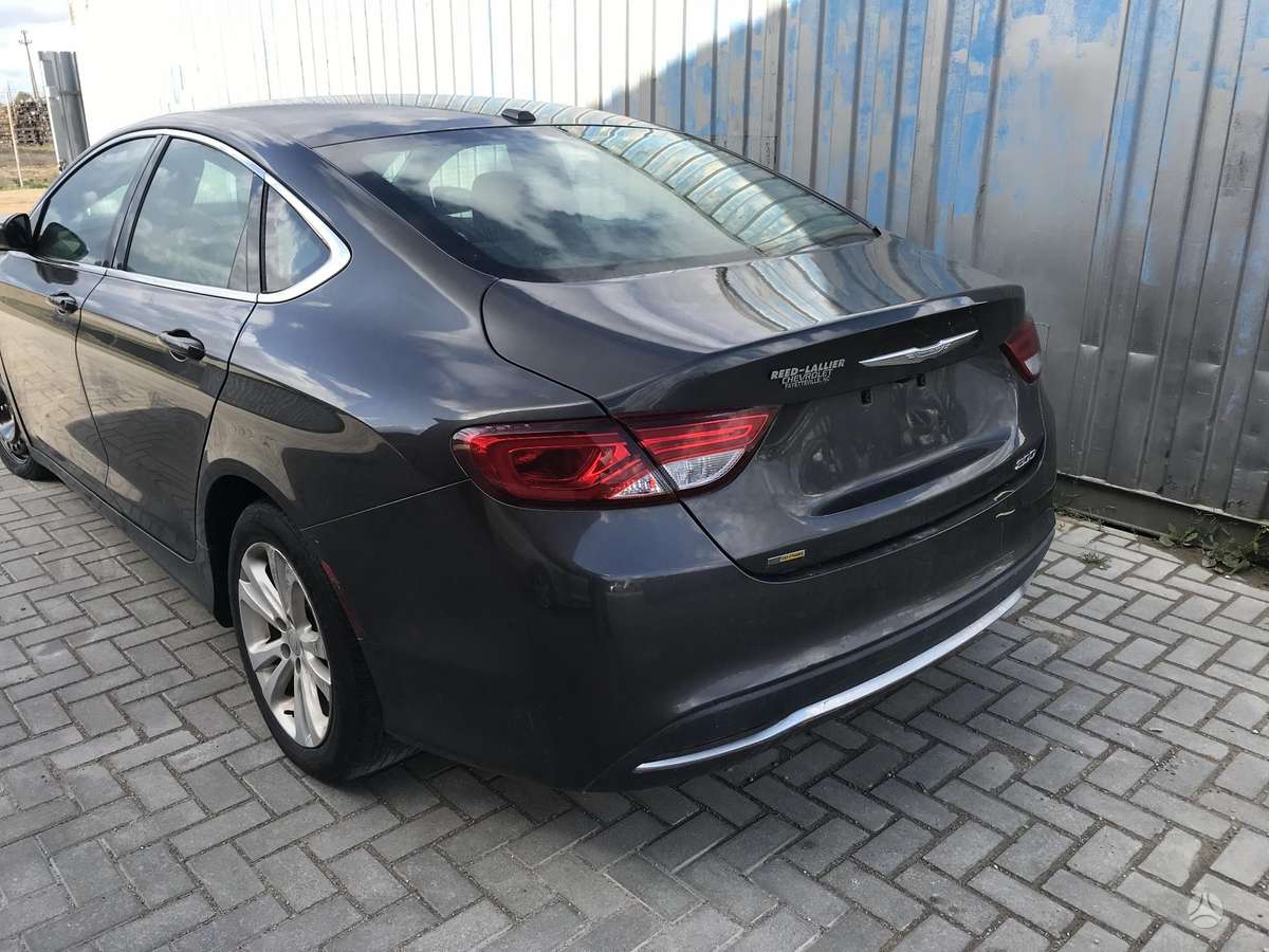 Chrysler 200 dalimis