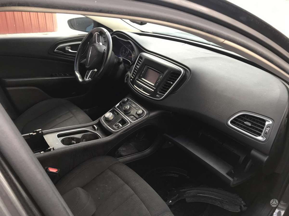 Chrysler 200 dalimis