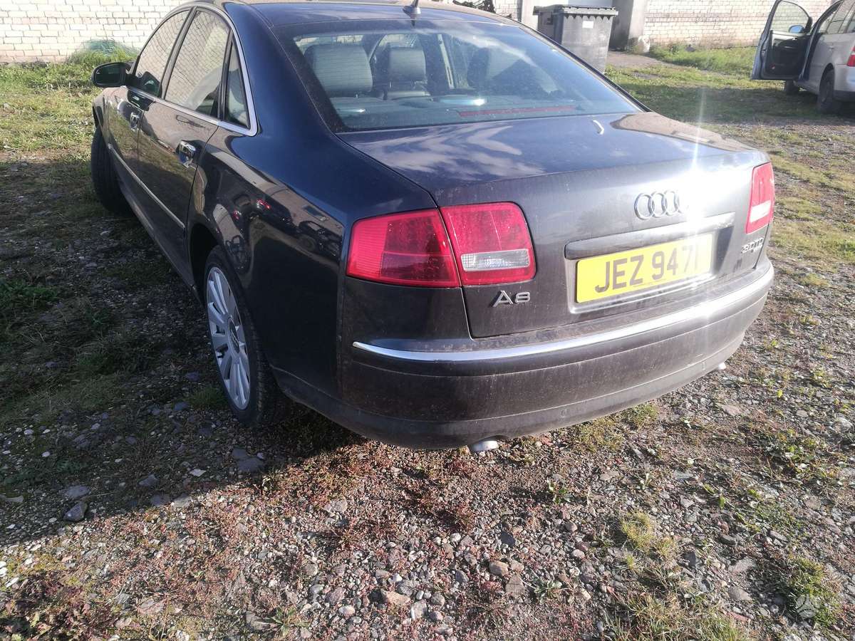 Audi A8 dalimis
