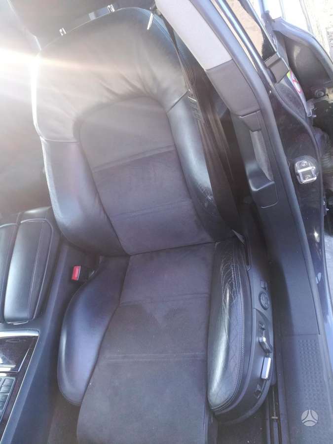Audi A8 dalimis