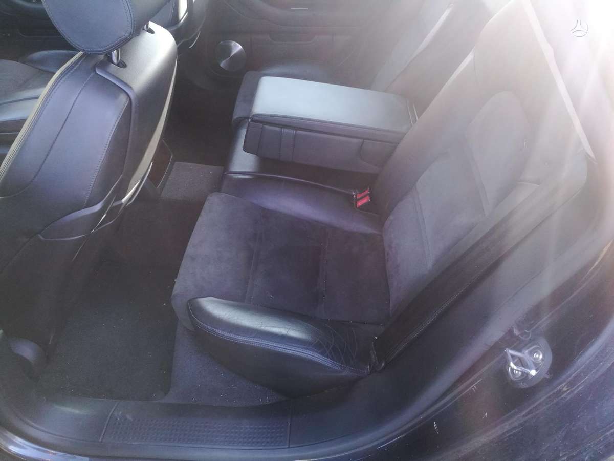 Audi A8 dalimis
