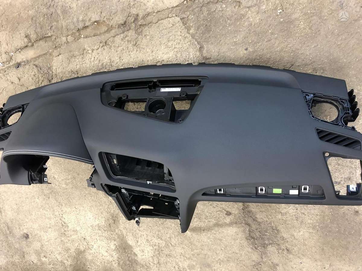 Audi SQ5 panelė, oro pagalvės, saugos diržai