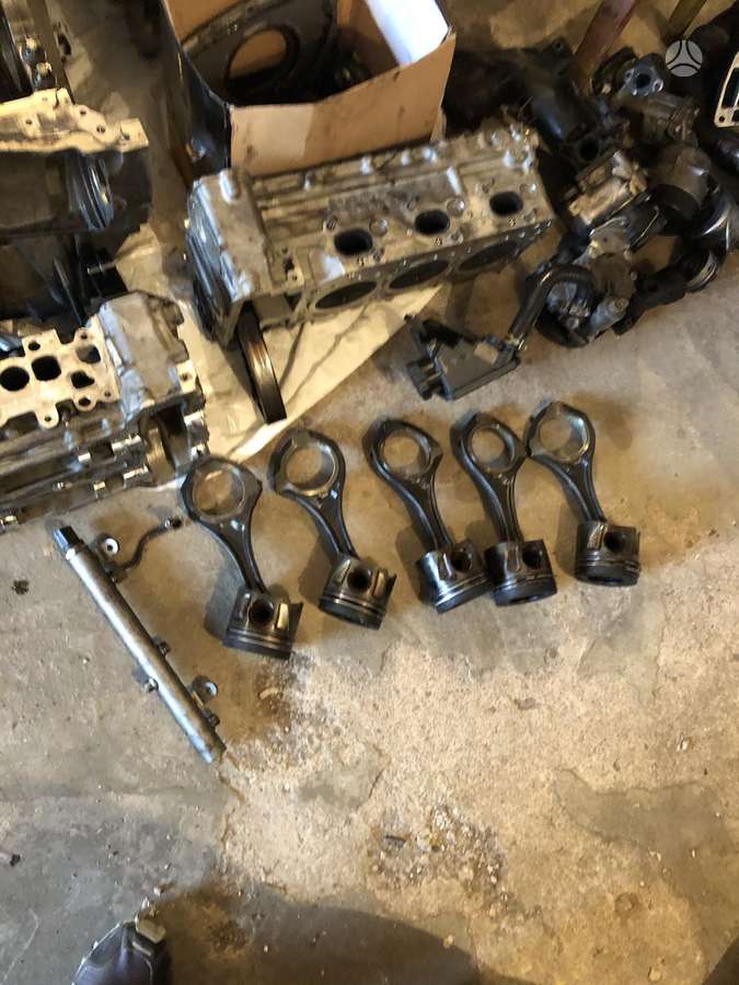 Mercedes-Benz E350 engine parts
