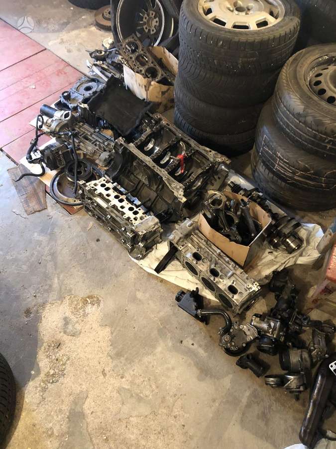 Mercedes-Benz E350 engine parts