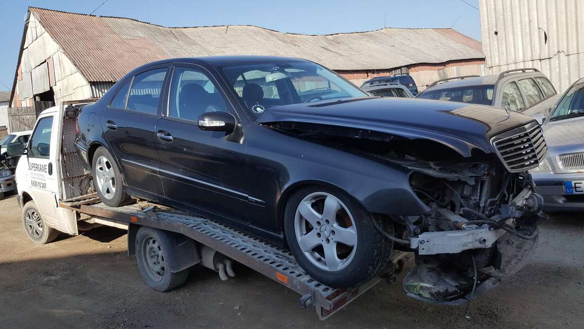 Mercedes-Benz E220