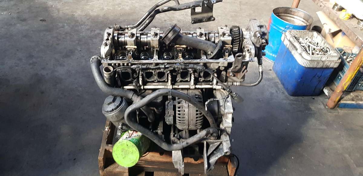 Volkswagen Transporter variklio detalės