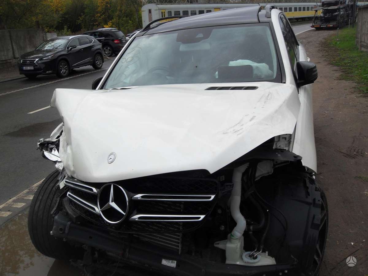 Mercedes-Benz GLE250 dalimis