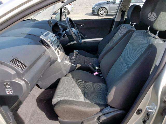 Toyota Corolla Verso по частям