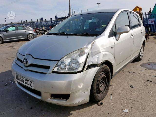 Toyota Corolla Verso dalimis
