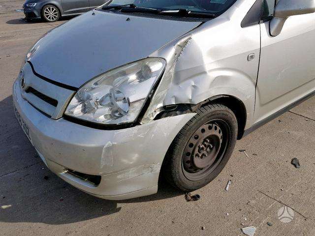 Toyota Corolla Verso dalimis
