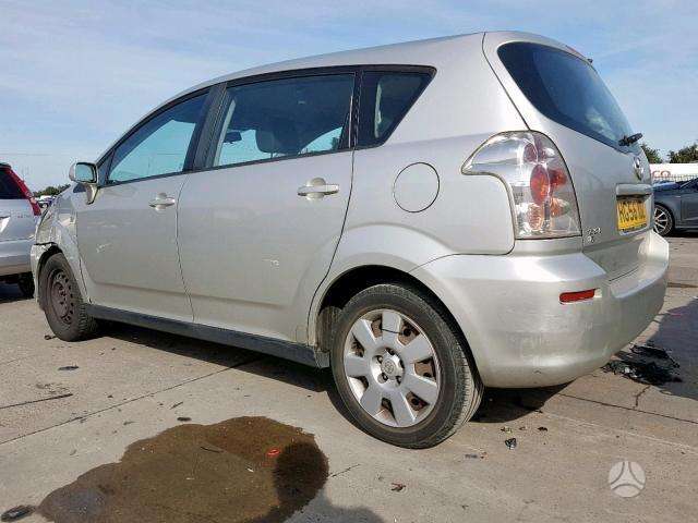 Toyota Corolla Verso dalimis