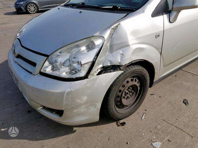 Toyota Corolla Verso по частям